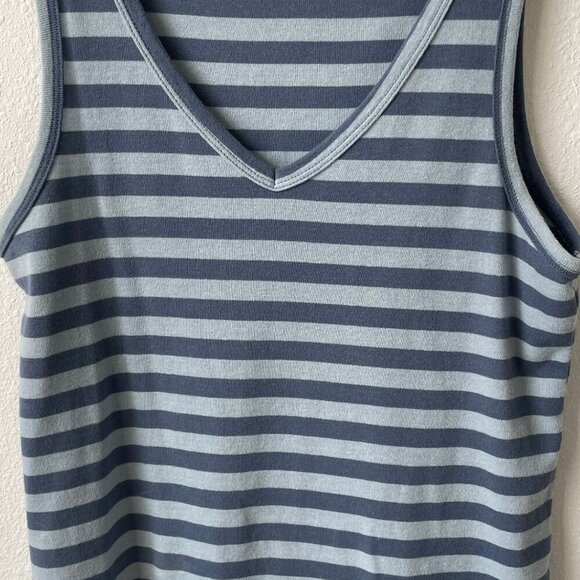 Women's Eddie‎ Bauer Vneck Tank - Picture 2 of 6
